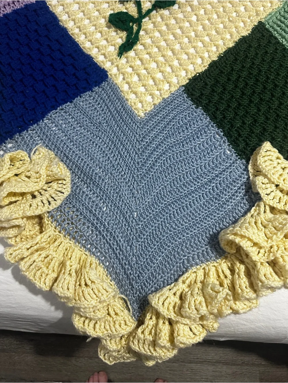 Hand Crocheted Heart Throw Blanket Bed Topper Cottagecore Heirloom Floral‎